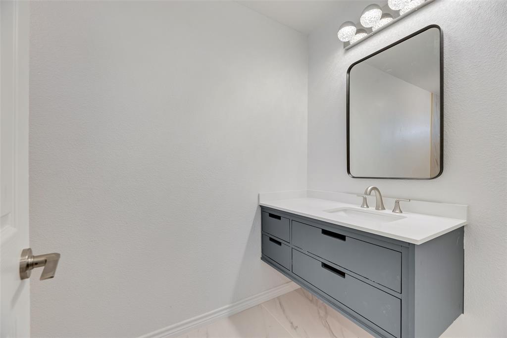 Los Encinos - Residential