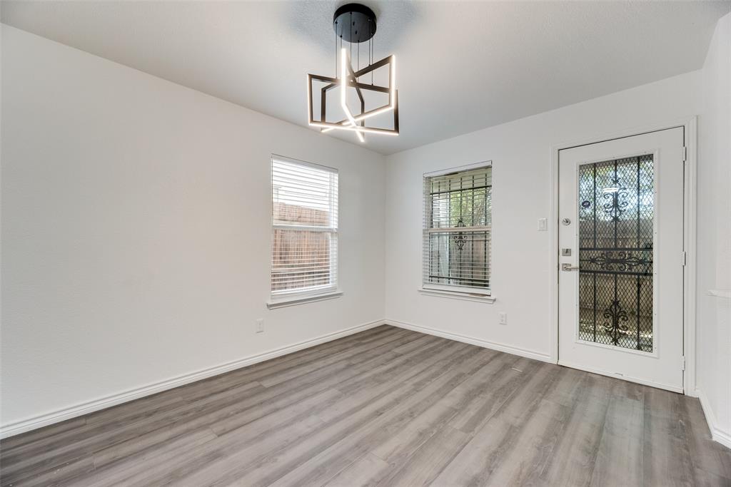 Los Encinos - Residential