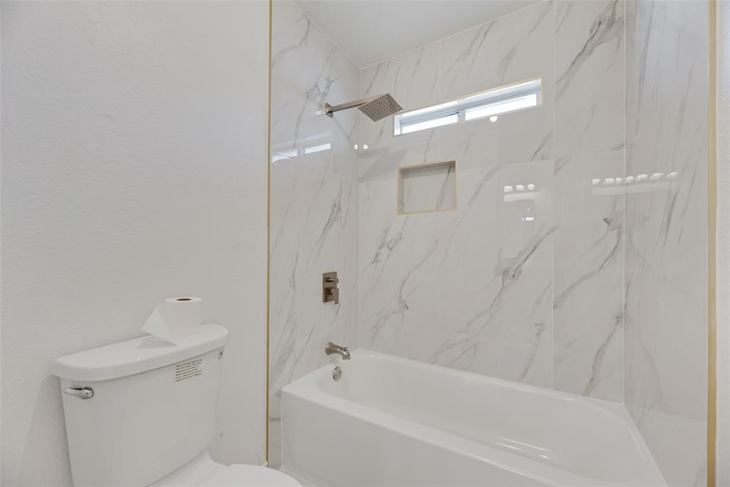 Los Encinos - Residential