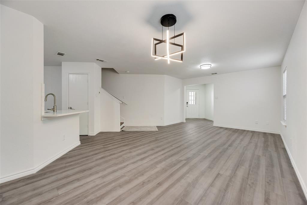 Los Encinos - Residential