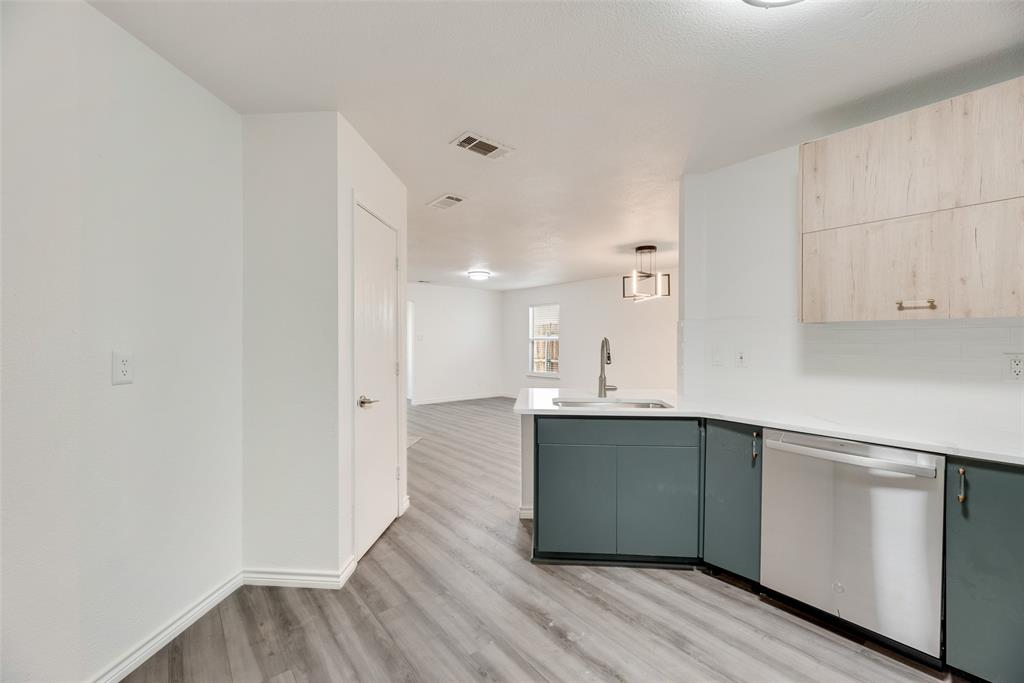 Los Encinos - Residential