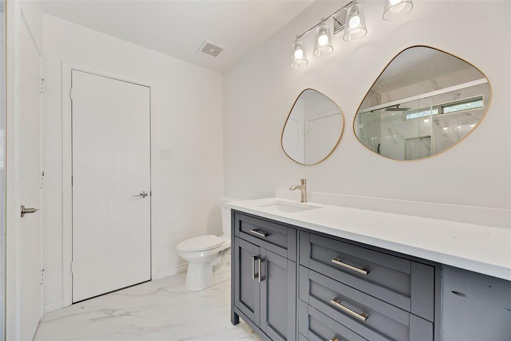 Los Encinos - Residential