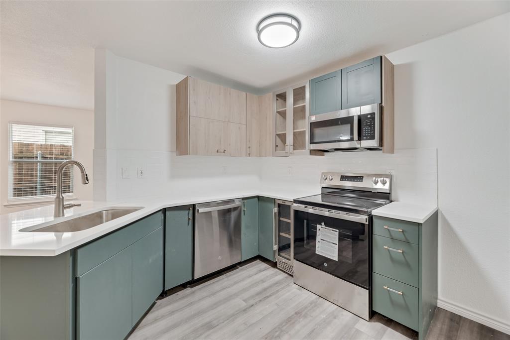 Los Encinos - Residential