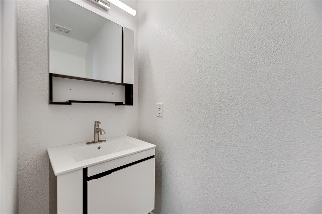 Los Encinos - Residential