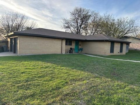 Photo of 4501 Norris Valley Drive, Lake Worth, TX 76135 (MLS # 21210410)