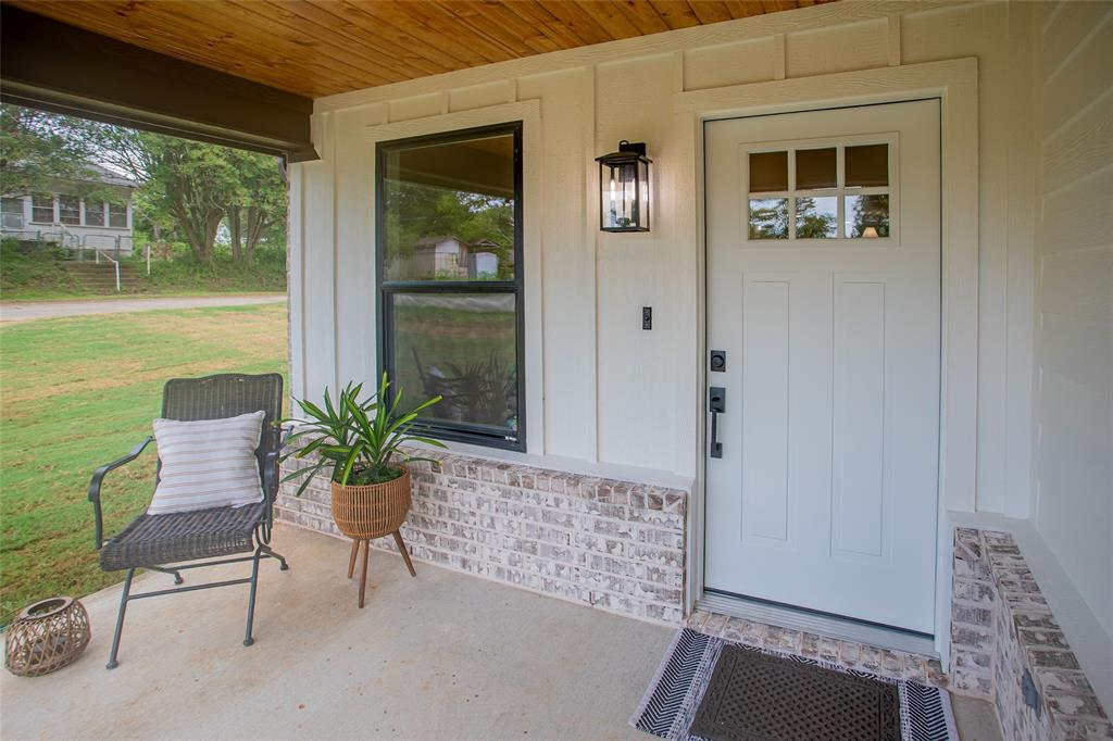 113 W Magnolia