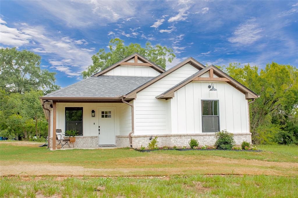 113 W Magnolia
