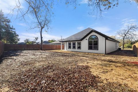 A home in Waxahachie