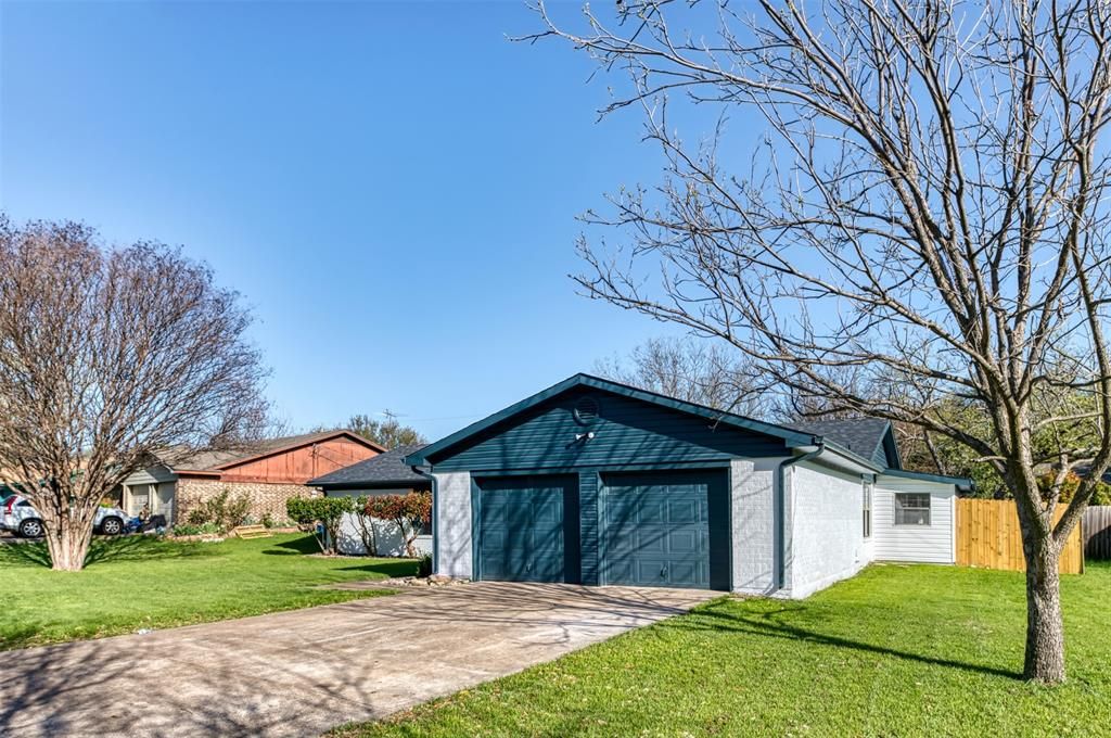 Photo of 1721 S Timber Court, Benbrook, TX 76126 (MLS # 21180502)