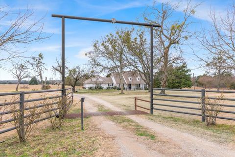 Photo of 9111 County Road 313, Terrell, TX 75161 (MLS # 21180257)