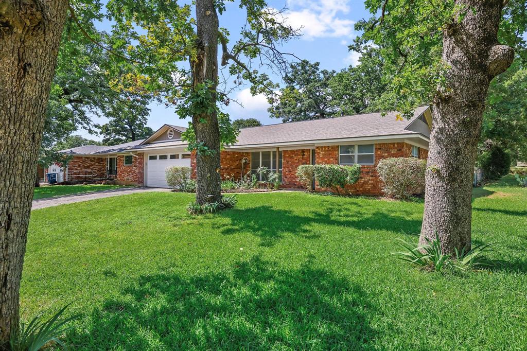 1301 Crestview Drive