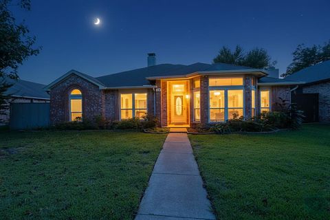 Photo of 7114 Lo Chalmers Lane, Garland, TX 75043 (MLS # 21098900) Photo of 7114 Lo Chalmers Lane, Garland, TX 75043 (MLS # 21098900)