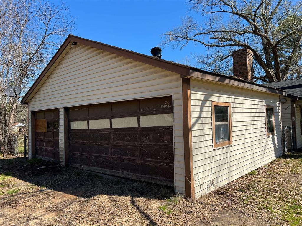 2098 Pinecroft Circle