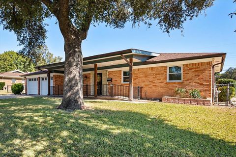 Tiny photo for 3813 Brookdale Road, Benbrook, TX 76116 (MLS # 21101720)