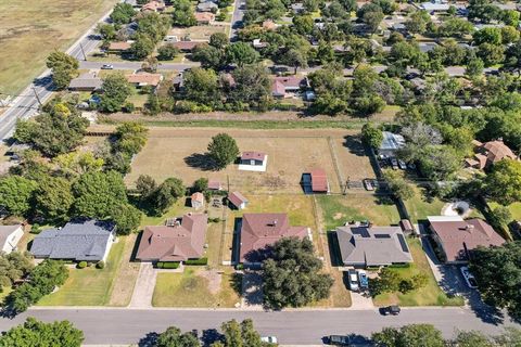 Tiny photo for 3813 Brookdale Road, Benbrook, TX 76116 (MLS # 21101720)