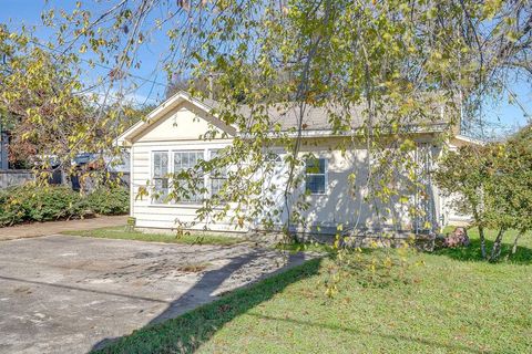 7900 Raymond Avenue White Settlement TX 76108