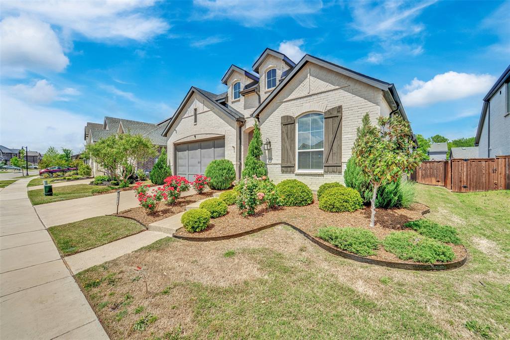 1824 Leo Drive
