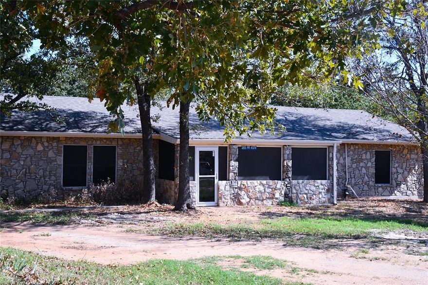 This spacious 4-bed, 3-bath gem in Boyd, TX! 2,700 sq ft of luxury living with 2 laundry rooms, a large living room, and a family room. Plus, a large, spacious kitchen with 2 ovens, fridge, dishwasher, and farm sink. Don't miss the large shop!