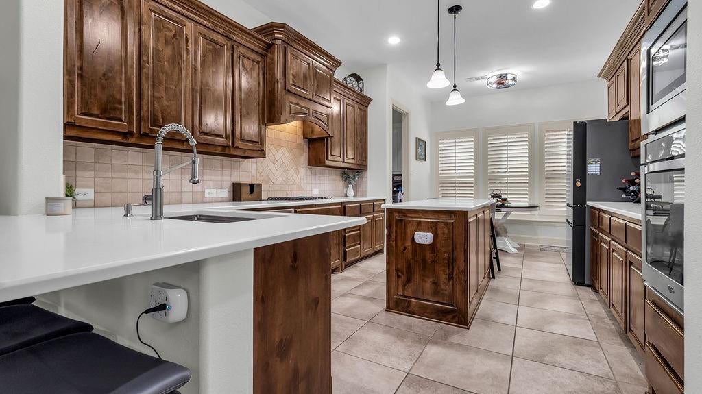 2608 Sir Wade Way