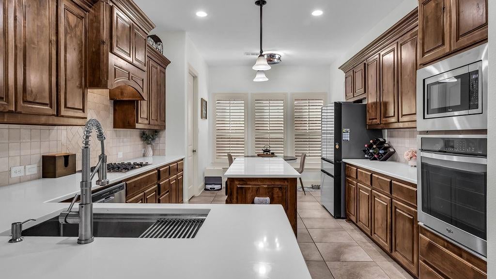 2608 Sir Wade Way