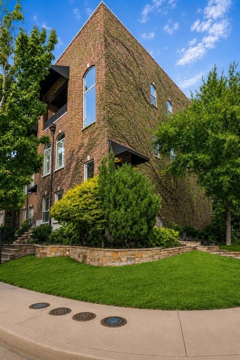 Photo of 3513 Bryan Street, Dallas, TX 75204 (MLS # 21386905)