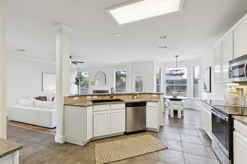 4533 Dragonfly Way