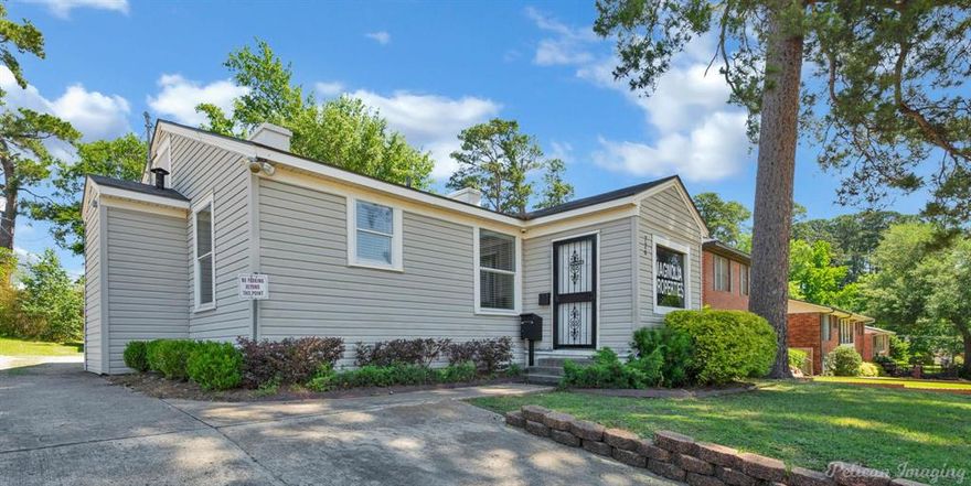 * Creative financing available * Seller is even willing to buy down your interest rate with an acceptable offer! Here's your chance to own your own office & warehouse building in a prime location. This office is located north of Line Ave. and Pierremont intersection, directly across the street from Brookshire's and uptown Shopping Center. This office contains 1,217 SF with 4 offices, reception area, kitchen and restroom. This property also comes with a 1,080SF warehouse with two garage doors. This property can also be leased. Call listing agent for details.