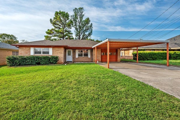 2710 W WALKER ST, DENISON, TX 75020 - Image c9e3fa3e6b6bf2a4582dd0ca8244a2d6/1421966216