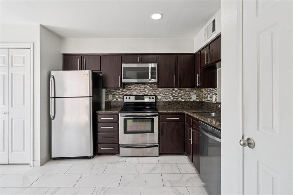 La Mirada Condo - Residential