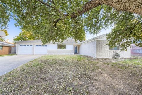420 Bedford Court W Hurst TX 76053