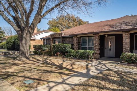 Photo of 3018 Hilltop Drive, Euless, TX 76039 (MLS # 21154013)