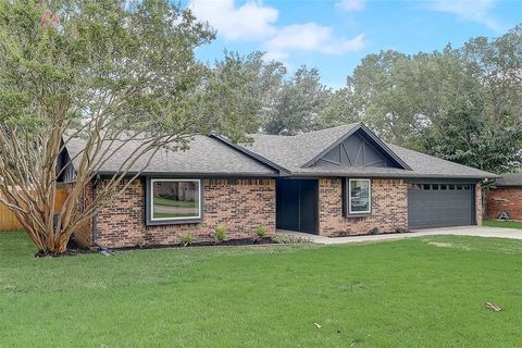 Photo of 607 Field Street, Colleyville, TX 76034 (MLS # 21235548)