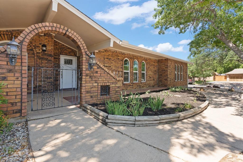 800 Meadowview Drive
