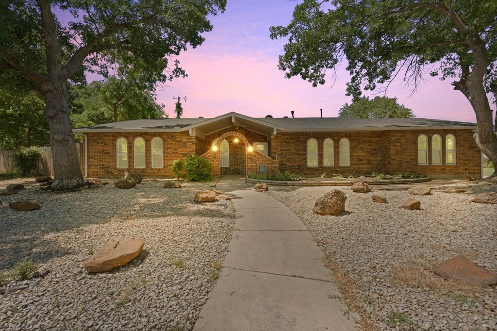 800 Meadowview Drive