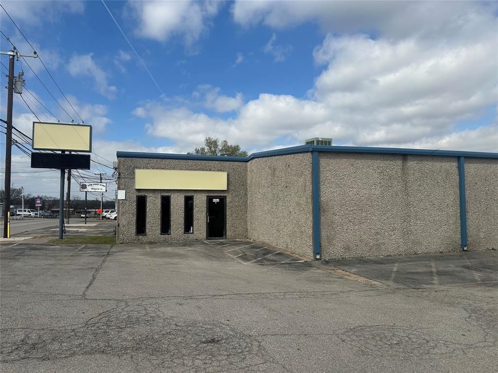 Photo of 501 W Main Street #100, Mesquite, TX 75149 (MLS # 21190083)