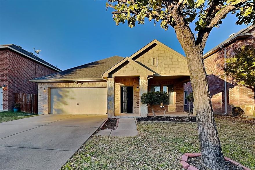 Charming 3 bed, 2 bath, 1,878 sq ft home in Fort Worth! Open kitchen concept with updated counters. Primary suite with attached bathroom. Spacious backyard, great for gatherings! Pets accepted on a case by case basis. Additional admin fees apply. The Fireplace is decorative. Schedule your showing today! This home is as-is.  
LEASE TERM:1-2 years

This home may be located within a Homeowners Association (HOA) community. If so, residents will be responsible for adhering to all HOA rules and regulations. Please contact your agent or landlord's agent for more information.