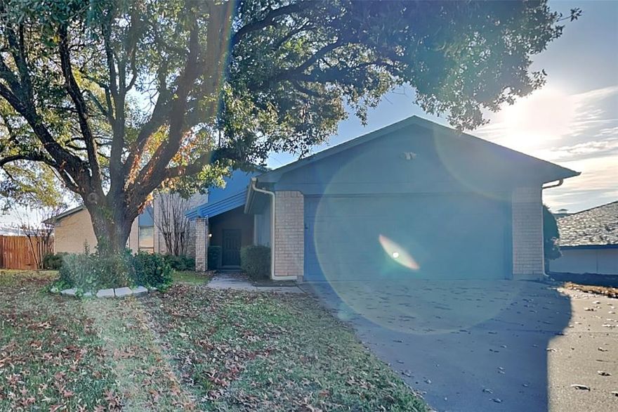 Charming 3 bed, 2 bath, 2,028 sq ft home in Benbrook! Open kitchen concept with updated counters. Primary suite with attached bathroom. Spacious backyard, great for gatherings! Pets accepted on a case by case basis. Additional admin fees apply. The Fireplace is decorative. Schedule your showing today! This home is as-is.  
LEASE TERM:1-2 years

This home may be located within a Homeowners Association (HOA) community. If so, residents will be responsible for adhering to all HOA rules and regulations. Please contact your agent or landlord's agent for more information.