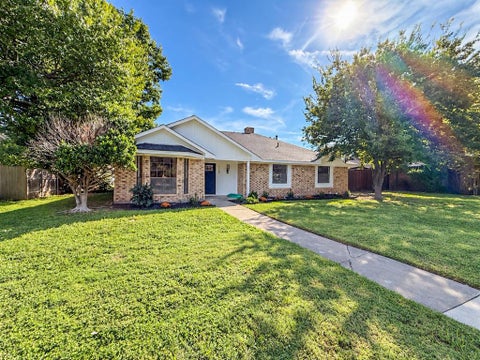 Photo of 2300 Newcastle Circle, Plano, TX 75075 (MLS # 21419831)