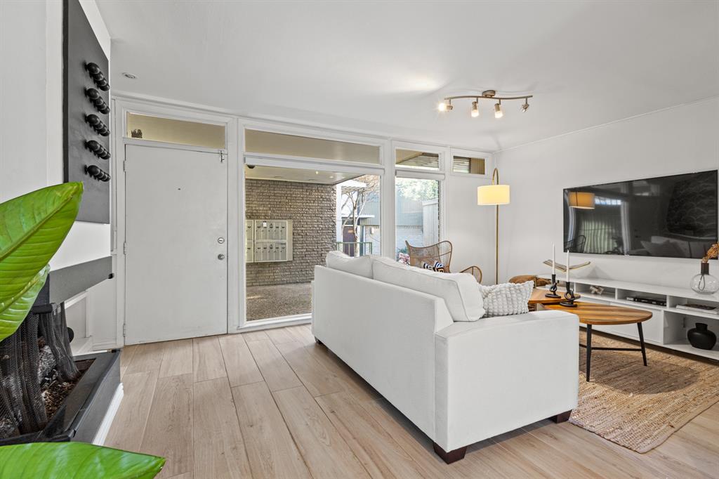 3321 Cole Avenue 120