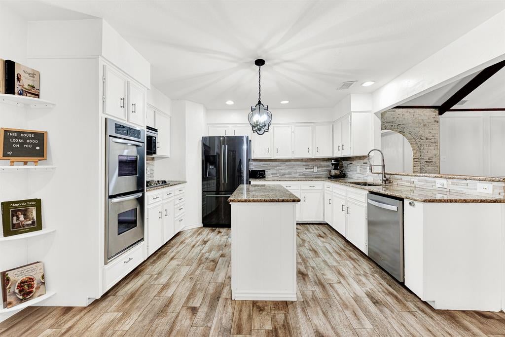 2521 Mollimar Drive