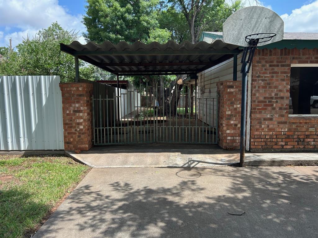 3210 Ivy Lane