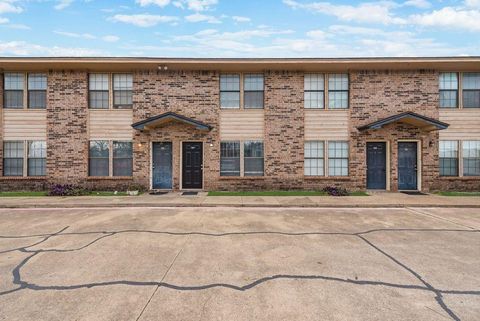 Photo of 600 Grand Avenue #112, Arlington, TX 76010 (MLS # 21258334)