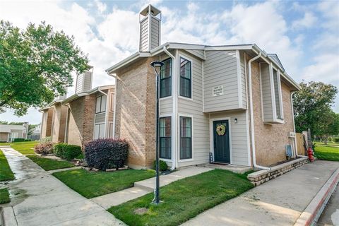 Photo of 1912 Shadowood Trail, Colleyville, TX 76034 (MLS # 21246608)