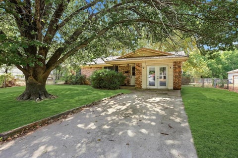 Photo of 503 N College Street, Whitesboro, TX 76273 (MLS # 21367840)