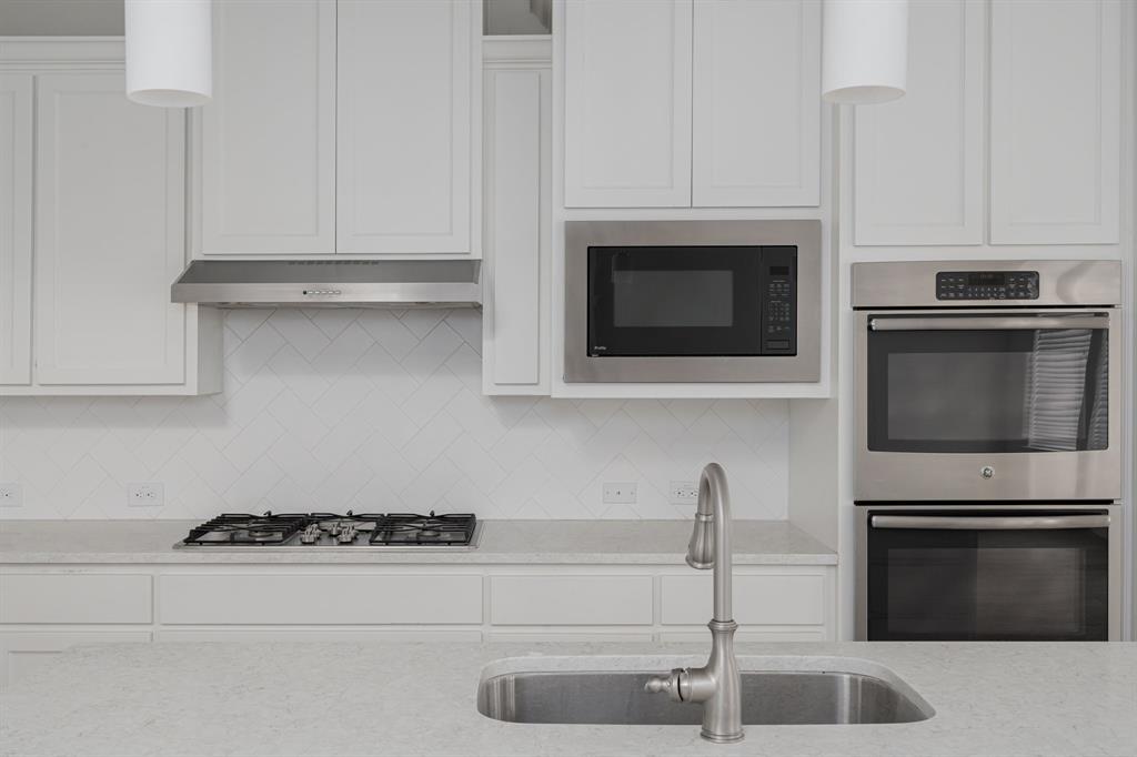 Mustang Lakes Ph One - Residential Lease