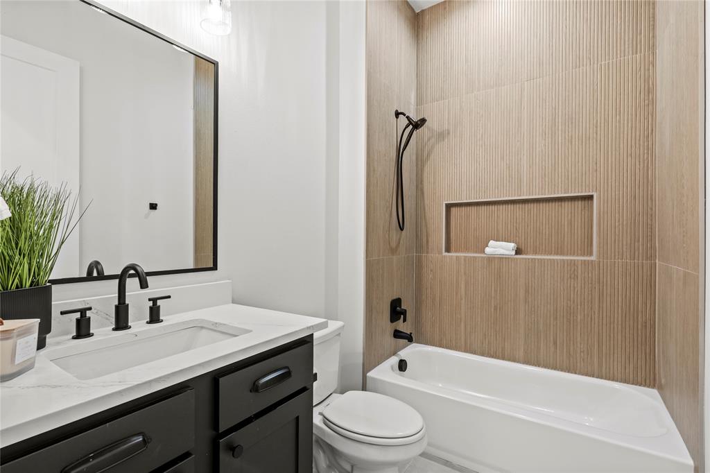 2219 W Lovers Lane