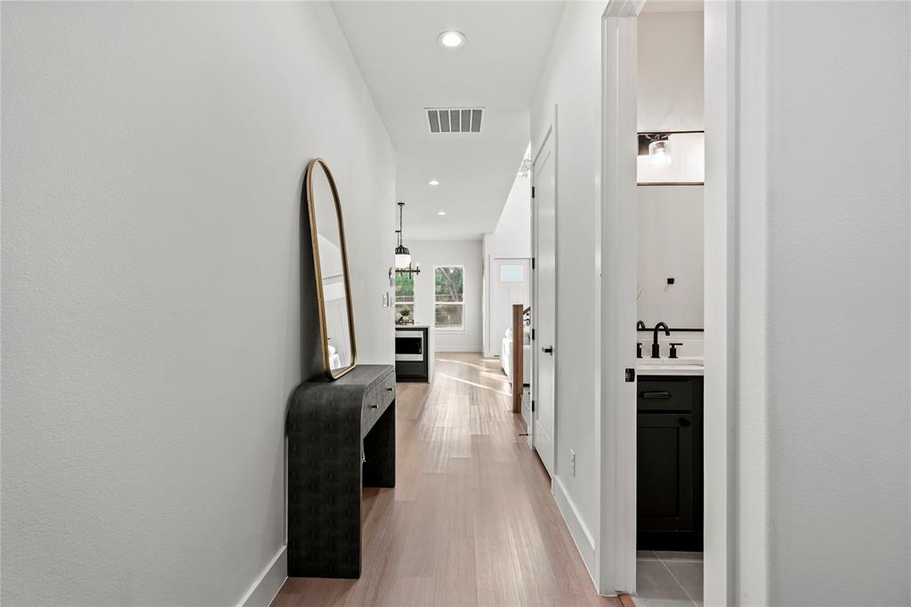 2219 W Lovers Lane