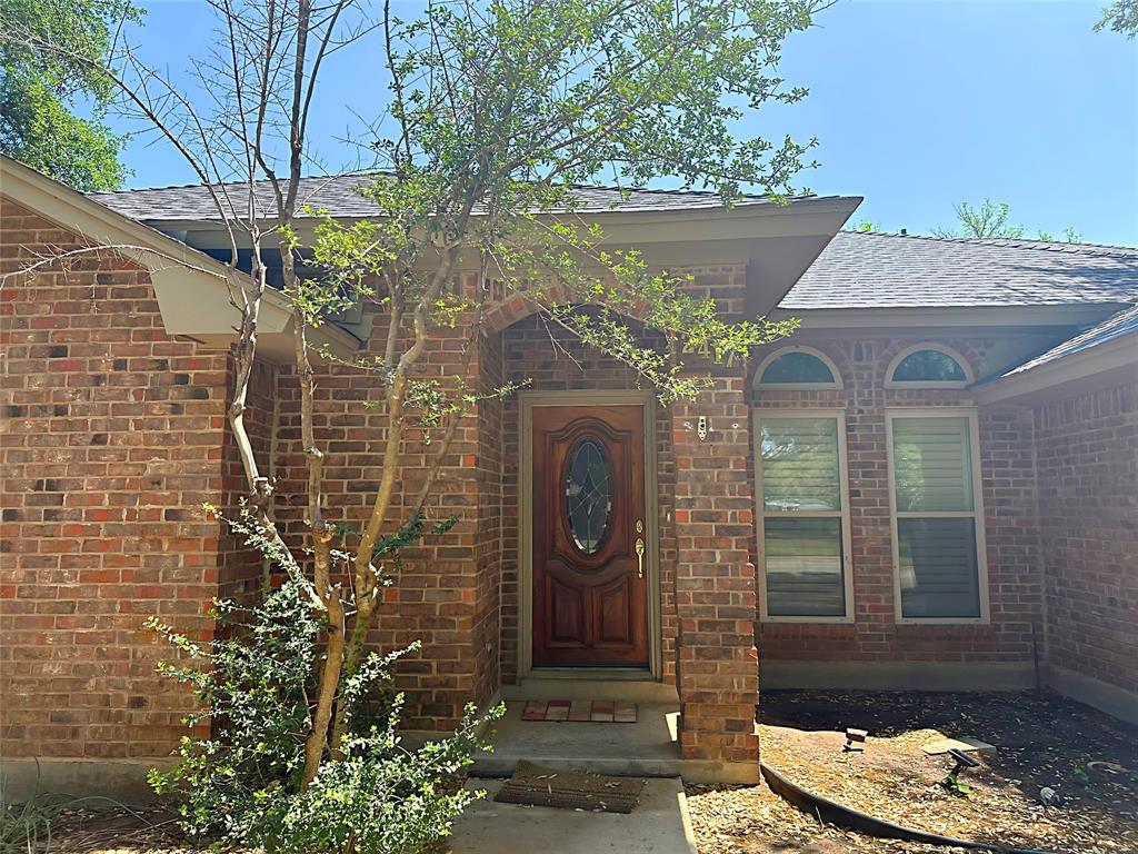 2417 Crestline Drive
