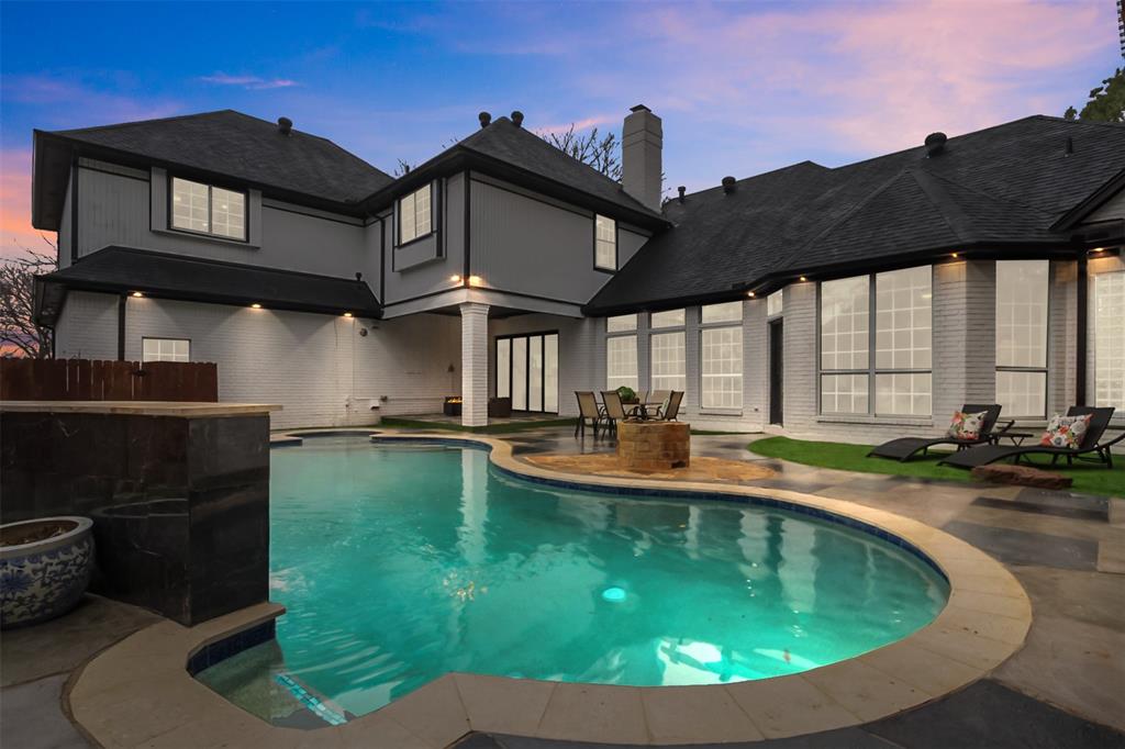 1002 Woodvale Court