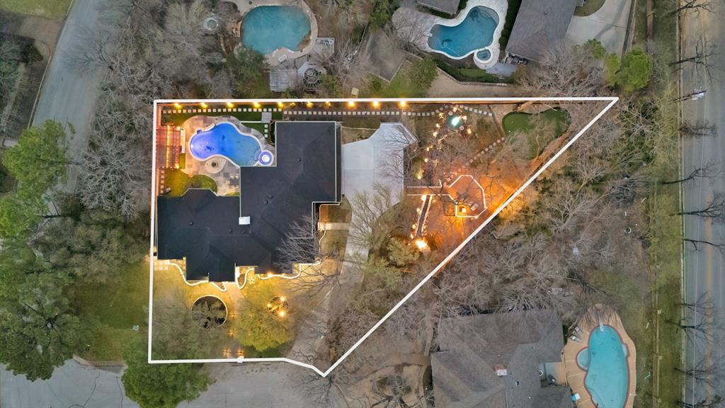 1002 Woodvale Court